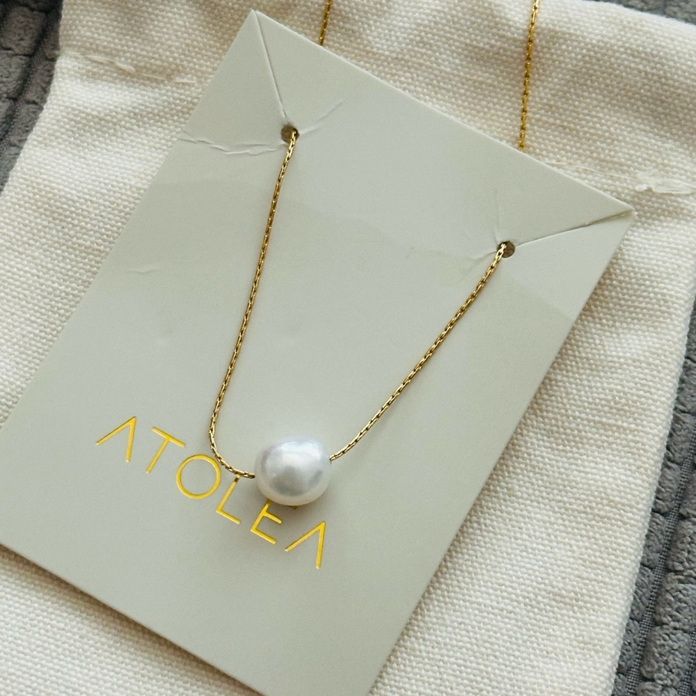 Waterproof 18k Gold Plated and Genuine White Pearl Chocker Necklace - Picture 3 of 9